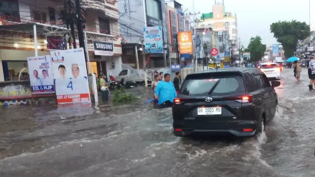 Hujan yang terjadi di Kota Manado pada, Selasa (1/10/2024), menyebabkan banjir di sejumlah kawasan di ibukota Provinsi Sulut itu.