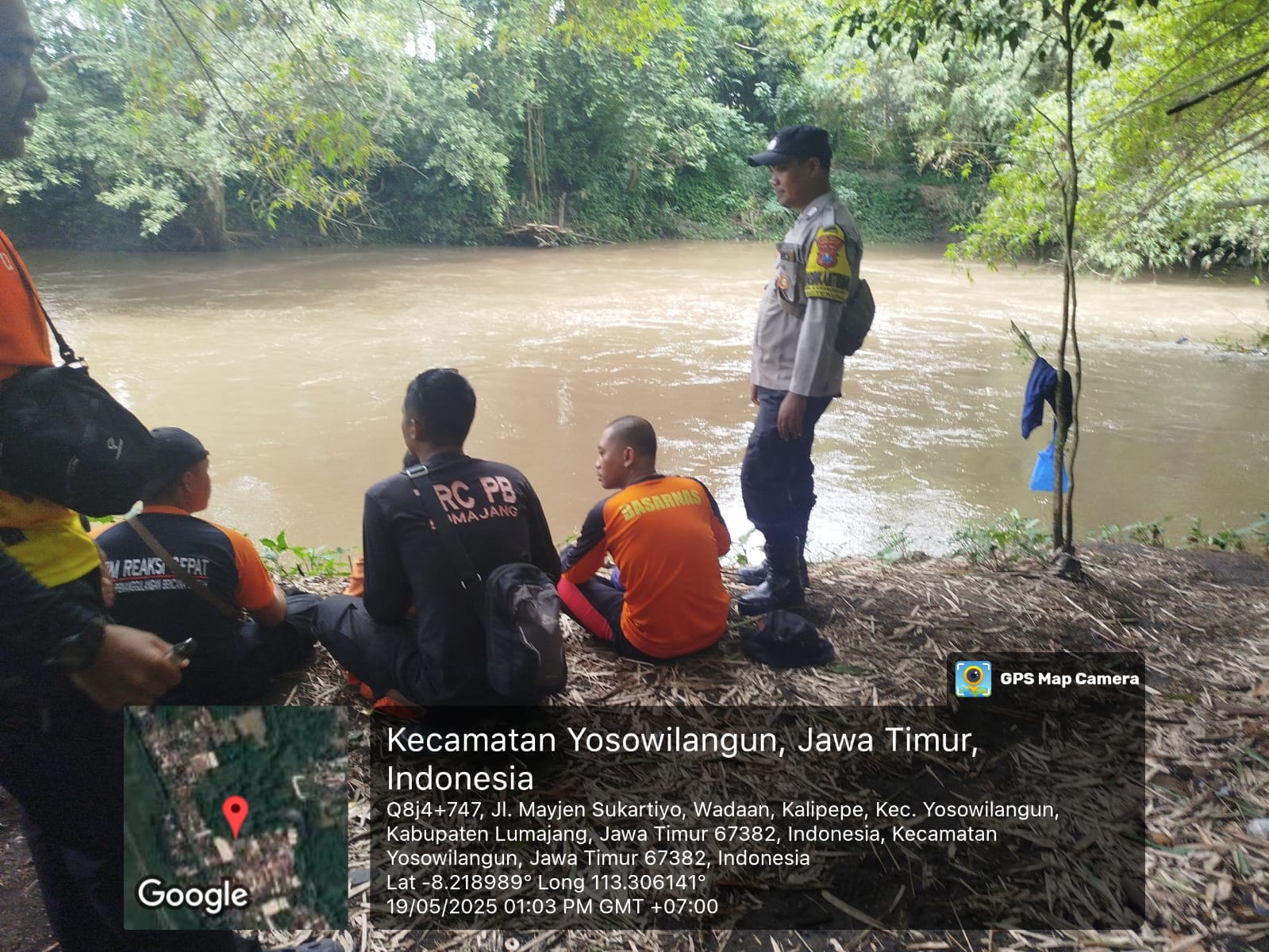 Proses pencarian seorang remaja yang terseret arus Sungai Bondoyudo di Dusun Magersari, Desa Tekung, Kecamatan Tekung, Kabupaten Lumajang.