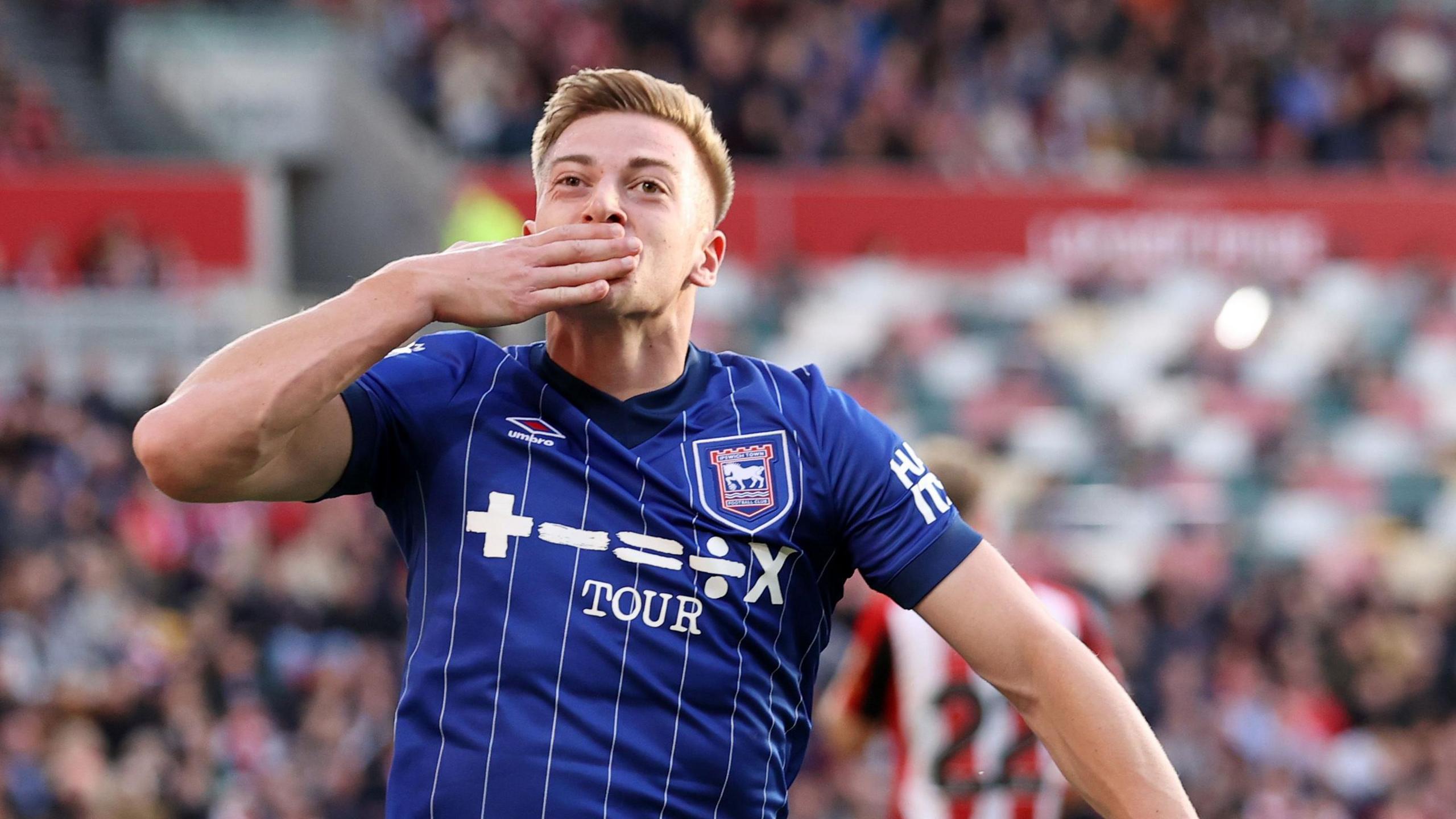 Striker muda Ipswich Town, Liam Delap, resmi memilih bergabung dengan Chelsea. (getty image/ bbc)