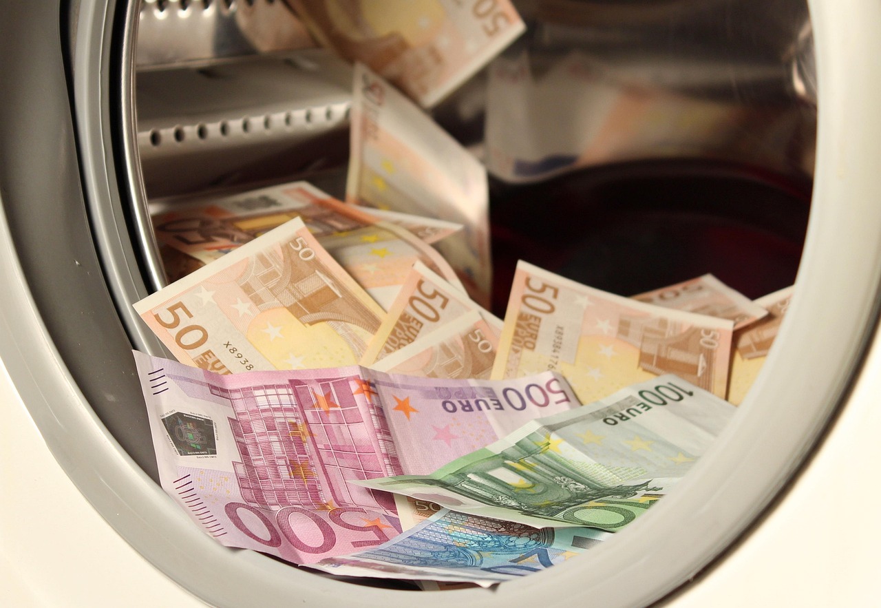 Ilustrasi Money Laundy sebagai artian dari korupsi (pixabay)