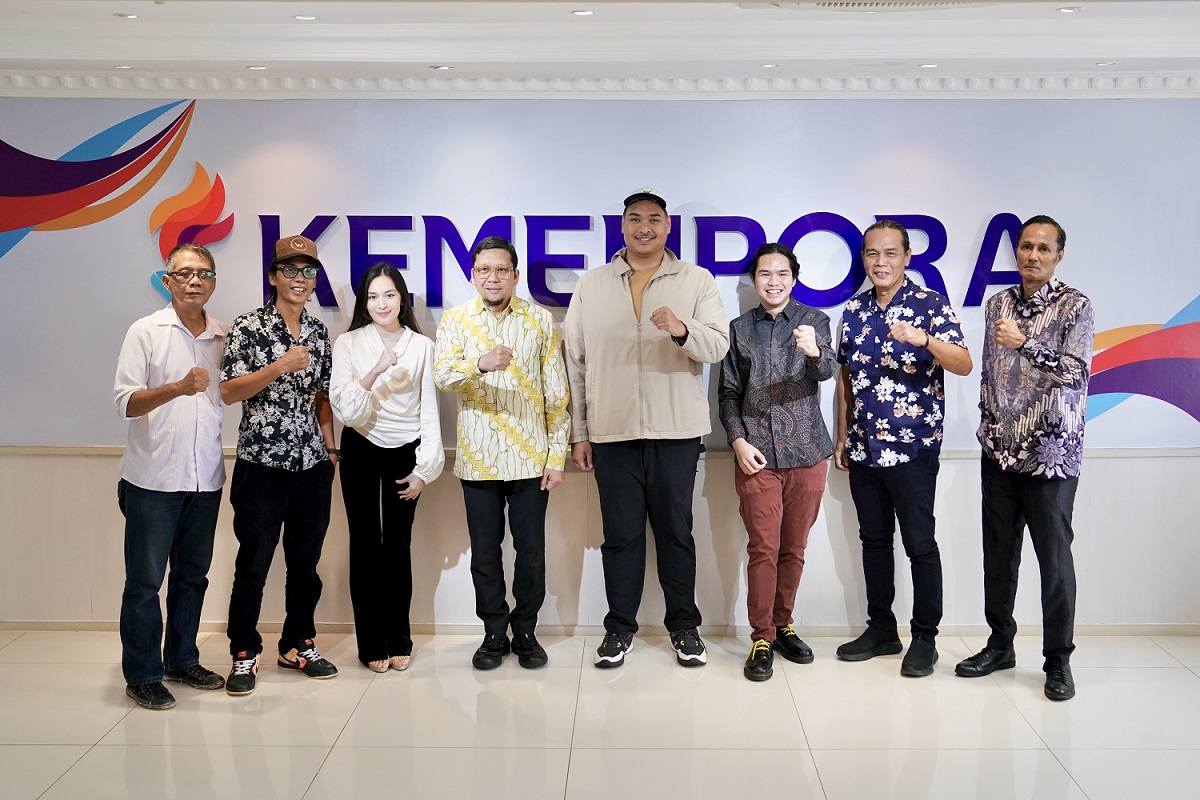 Menteri Pemuda dan Olahraga Republik Indonesia (Menpora RI), Dito Ariotedjo, menerima kunjungan Wakil Ketua Badan Legislasi (Baleg) DPR RI, Ahmad Doli Kurnia Tandjung, di Kantor Kemenpora, Jakarta, Selasa (10/6/2025). Kunjungan ini turut didampingi sejumlah musisi yang tergabung dalam komunitas Sinergy for Indonesia dan Indonesia Care Music.(Humas Kemenpora) 

