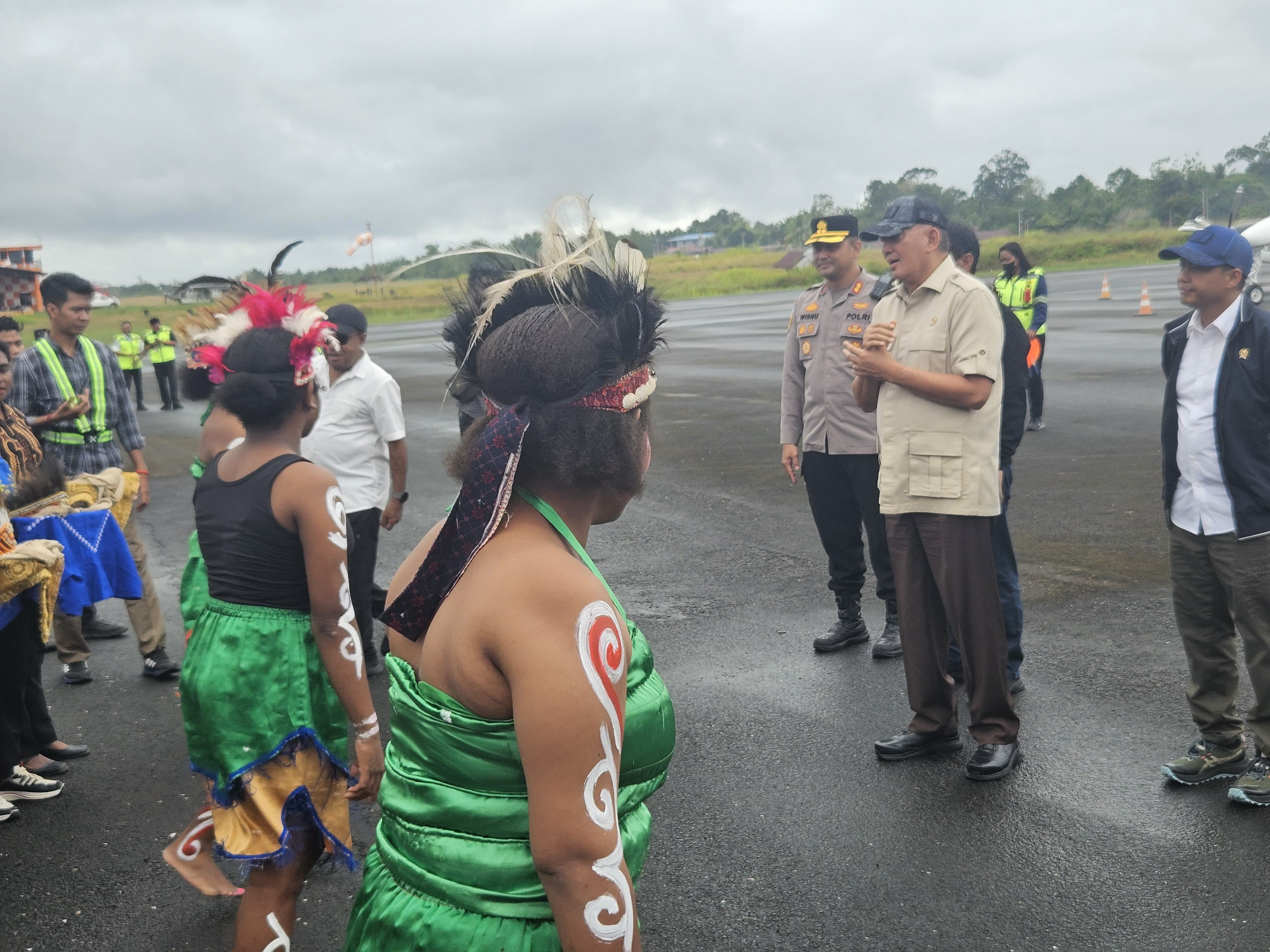 Menteri Pertahanan RI Sjafrie Sjamsoeddin melakukan kunjungan kerja ke Provinsi Papua Selatan pada Minggu (8/6/2025).