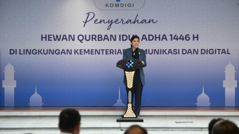Menkomdigi Meutya Hafid dalam penyerahan kurban kepada 2.000 mustahik di lingkungan Kementerian Komunikasi dan Digital (foto: Humas Kemkomdigi) 