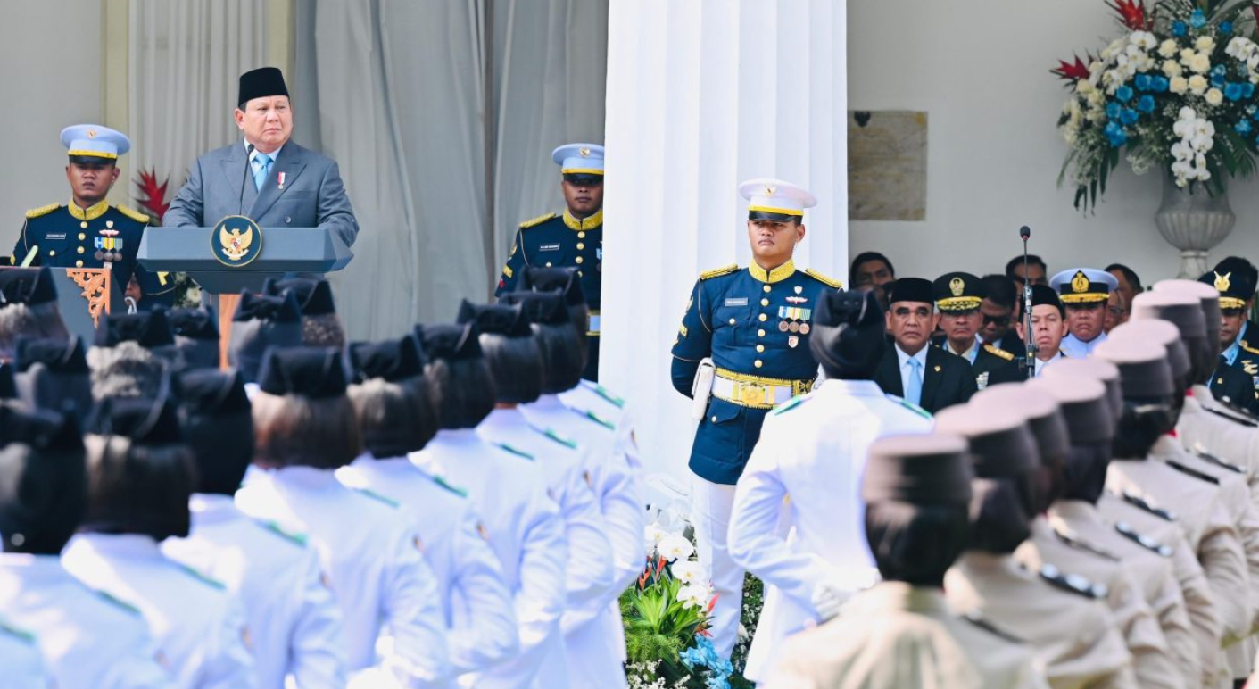 Presiden Prabowo Subianto memimpin Upacara Peringatan Hari Lahir Pancasila tahun 2025 yang digelar secara khidmat di Gedung Pancasila, Kementerian Luar Negeri, Jakarta, pada Senin, 2 Juni 2025. (BPMI Setpres/Laily Rachev)