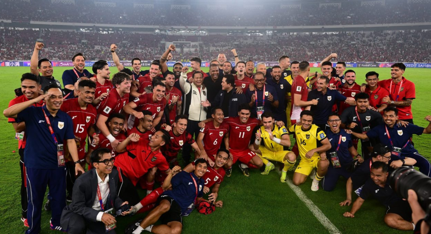 Presiden Prabowo Subianto menyaksikan pertandingan Kualifikasi Piala Dunia 2026 antara Indonesia dan China di Stadion Utama Gelora Bung Karno, Jakarta, pada Kamis, 5 Juni 2025 (BPMI Setpres/Muchlis Jr)