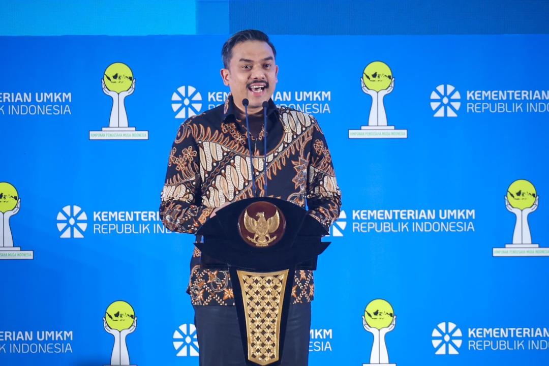 Menteri UMKM Maman Abdurrahman membuka rangkaian Peringatan Hari Kewirausahaan Nasional 2025 menegaskan bahwa Hari Kewirausahaan Nasional merupakan momentum berkembangnya ekosistem berwirausaha, sekaligus wujud komitmen pemerintah dalam menaikkelaskan pengusaha UMKM. (Dok: Kementerian UMKM) 